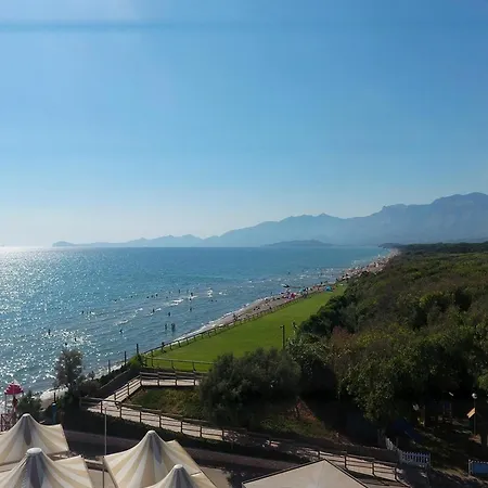 Pine-shaded Getaway W Pool Σαλέ Baia Domizia