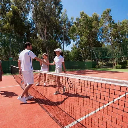Chalet Pine-shaded Getaway W Pool Baia Domizia