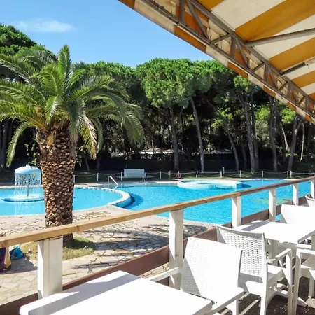 Pine-shaded Getaway W Pool Baia Domizia